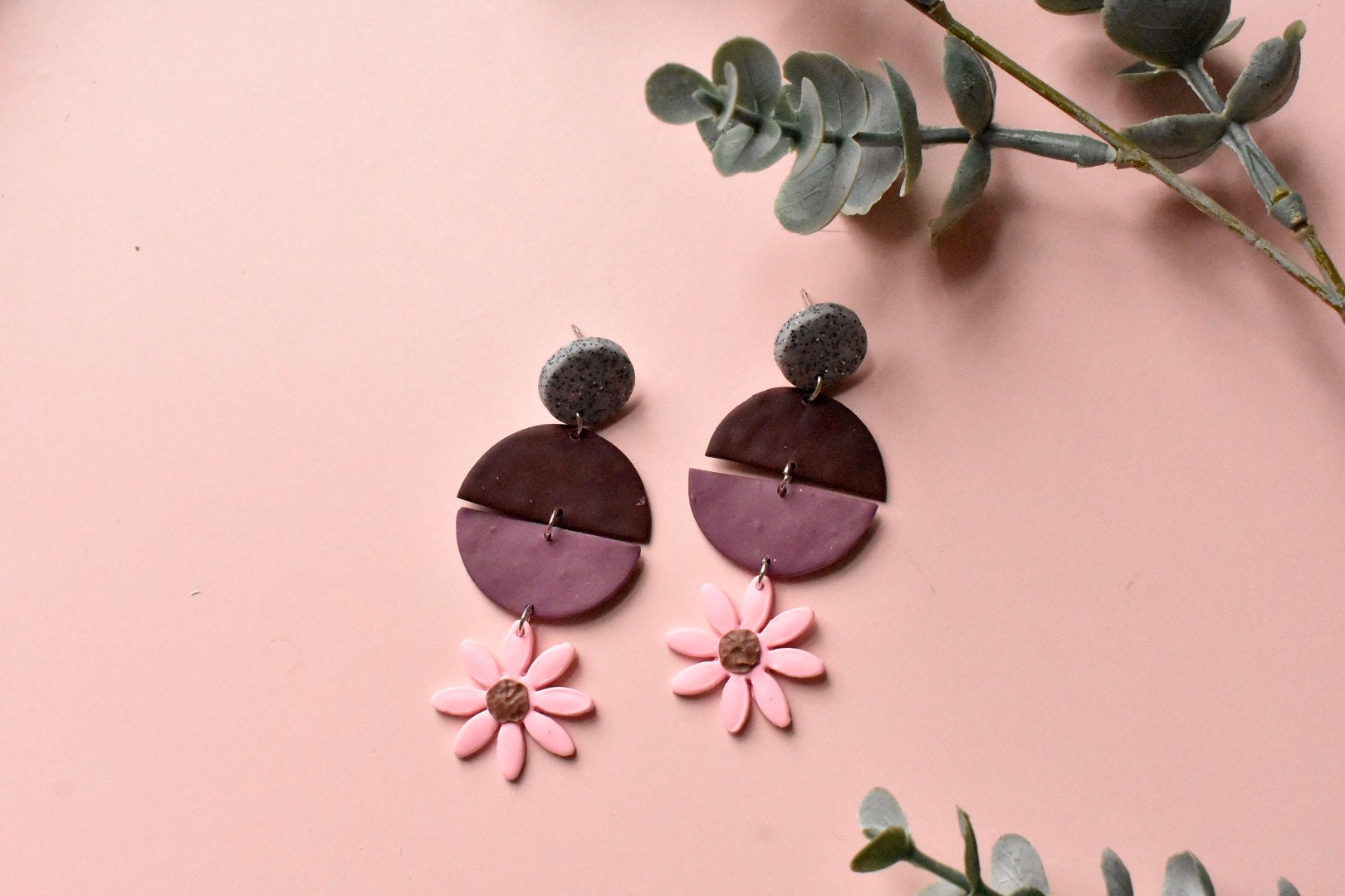 Rosa Daisy Ohrringe - Handgemachte Aus Polymer Clay Rosa Daisy Ohrringe - Handgemachte Aus Polymer Clay von SevenRiversCo