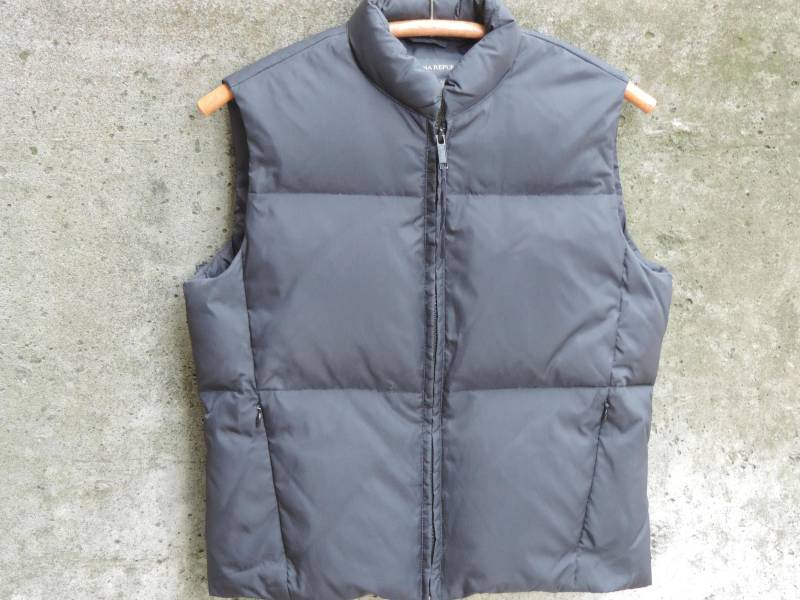 90's Daunenweste Banana Republik Kugelweste Schwarz Nylon Frontreißverschluss Weste Size Xs von SevenSeven52Vintage