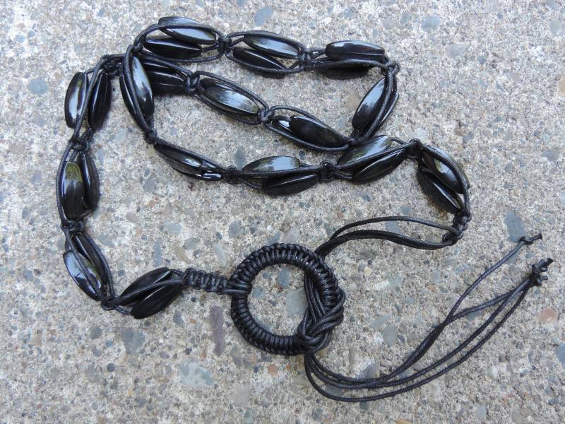 Vintage Boho Gürtel Perlen Makramee Damen Schwarz Hippie Bindegürtel von SevenSeven52Vintage