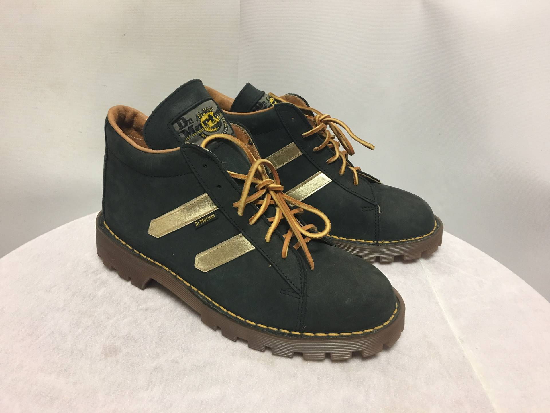 Dr. Martens Vintage & Original Gold Streifen Stiefel Dr. Martens Vintage & Original Gold Streifen Stiefel von Seventystore