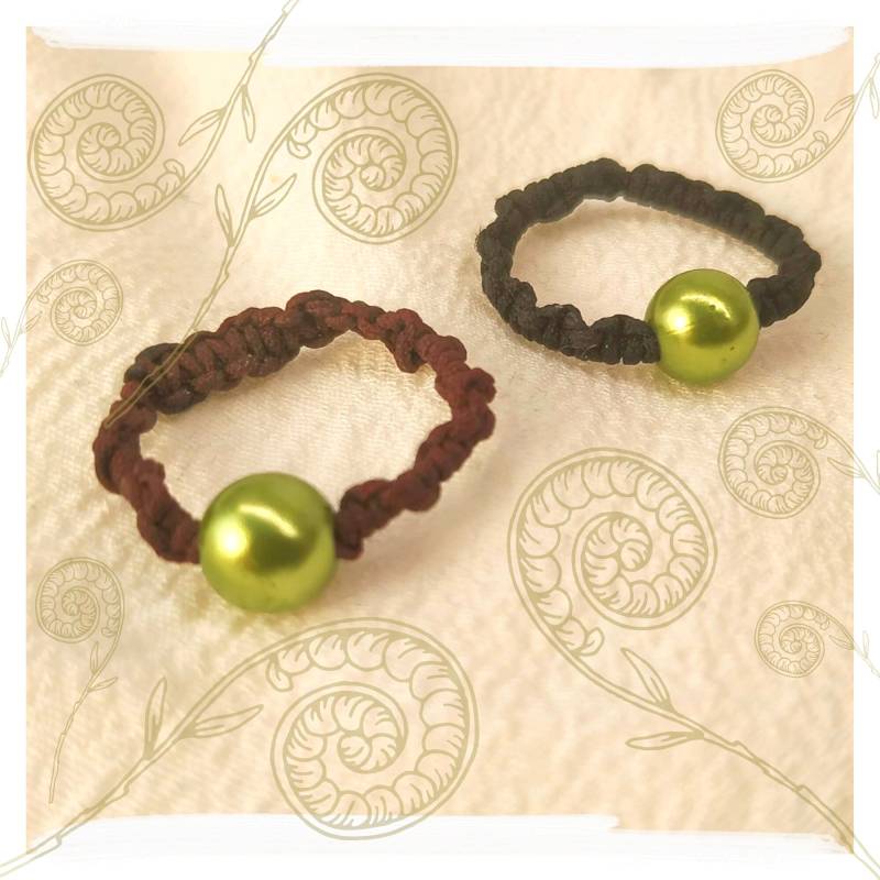 Makramee Grüne Perlenringe | Mikromakramee-Schmuck Statement-Ring Stammes Boho-Ethno-Chic Handgefertigte Accessoires Minimaler Schmuck von SeverinosHandcrafted