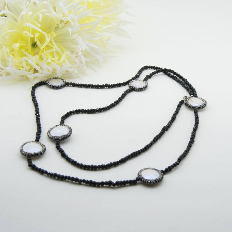 Lange Halskette Mit Spinal Edelstein Und Barockperle Boho Chic Party Schmuck von SevimsDesign