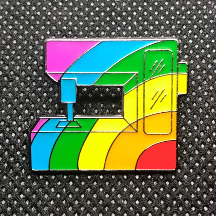 Regenbogen Nähmaschine Emaille Pin Badge Regenbogen Nähmaschine Emaille Pin Badge von SewAndrew
