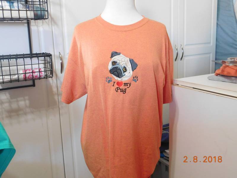 Neue Ich Herz | Liebe Mein Mops Bestickt T-Shirt Fügen Sie Namen Kostenlos von SewCrazyPets