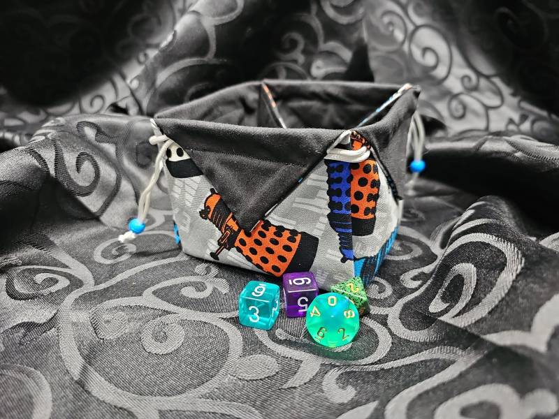 Doctor Who - Dalek Lotusblüten Würfeltasche Doctor Who - Dalek Lotusblüten Würfeltasche von SewCriticalBags