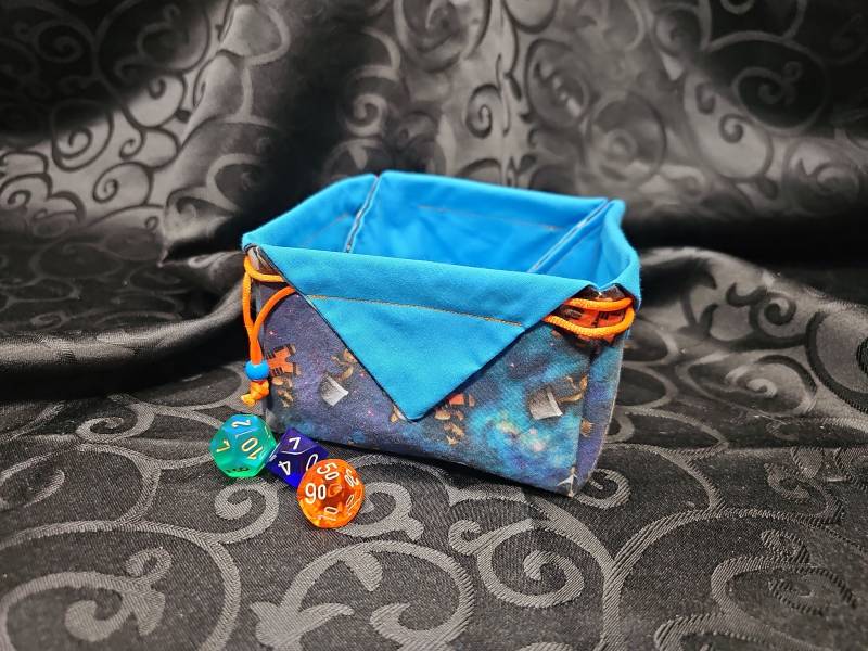 Guardians Of The Galaxy - Rocket & Baby Groot Lotus Blütenwürfel Würfeltasche Guardians Of The Galaxy - Rocket & Baby Groot Lotus Blütenwürfel Würfeltasche von SewCriticalBags