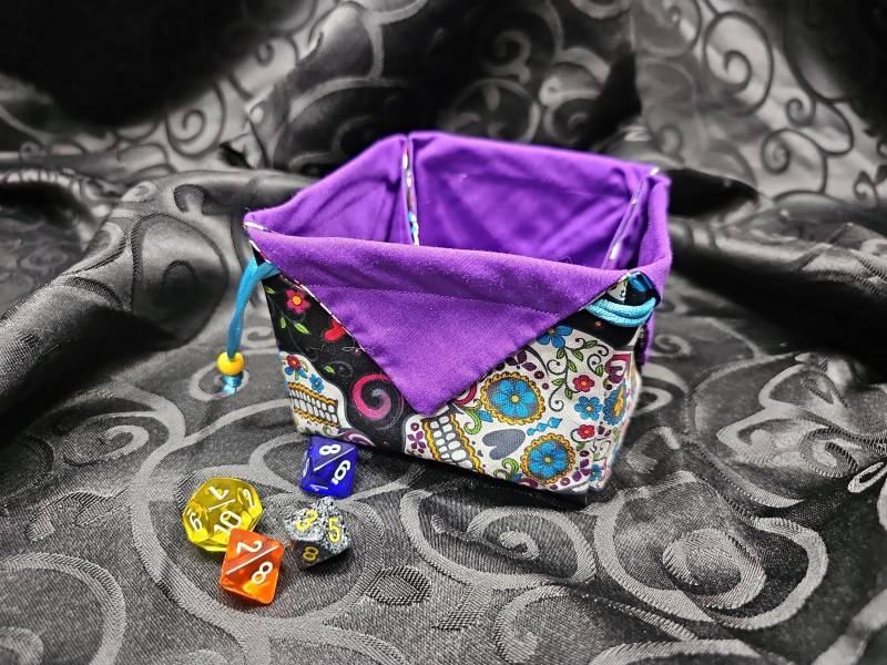 Sugar Skull - Lotus Blütenblatt Würfeltasche von SewCriticalBags
