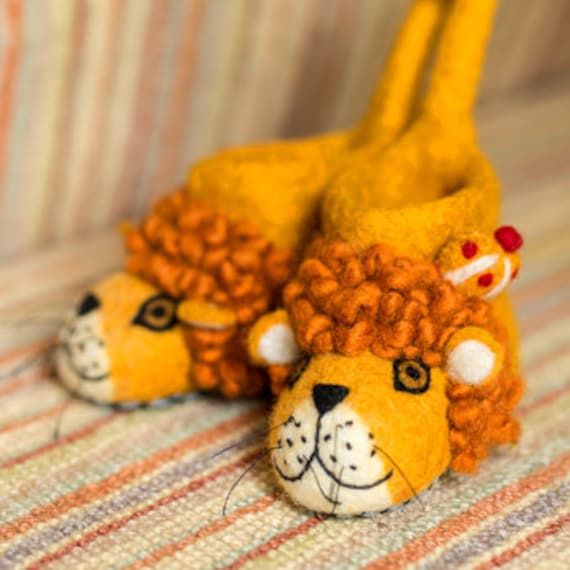 Kinder Leopard Hausschuhe - Weiches Filztier, Gemütliche & Süße Kleinkindschuhe, Handgefertigte Warme Indoor-Schuhe von SewHeartFeltUK