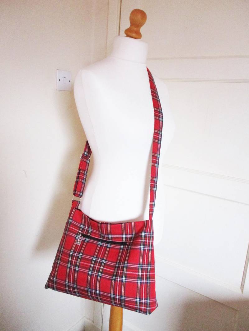 Royal Stewart Tartan Umhängetasche/Slouchy Rot Karierte Geldbörse Handtasche Handmade in Scotland Geschenk Für Sie von SewKura