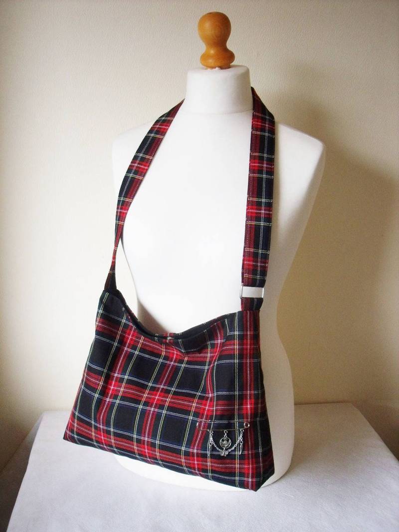 Schwarze Tartan Messenger/Slouchy Umhängetasche, Cross Body Schultertasche Karierte Geldbörse Handtasche Handgefertigt in Schottland von SewKura