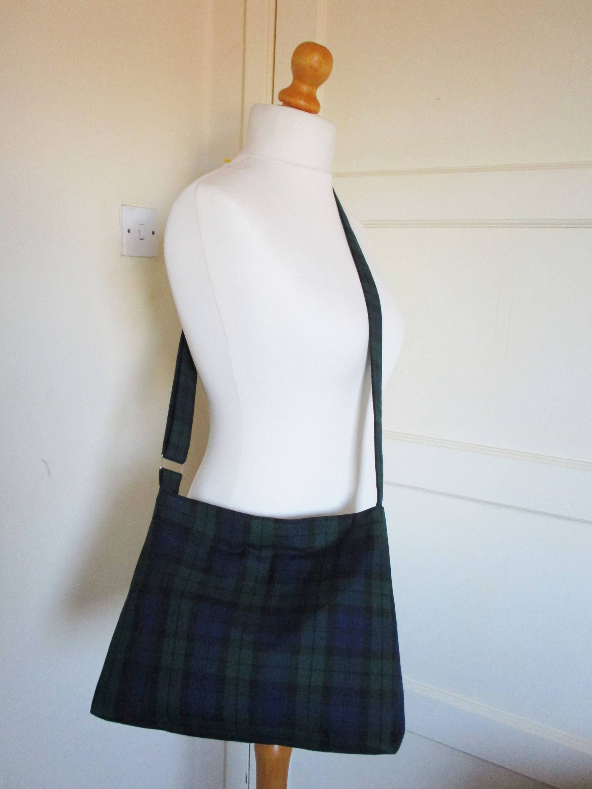 Schwarze Uhr Tartan Messenger/Slouchy Bag, Verstellbarer Kreuz Körpergurt Karierter Geldbeutel Marine-Grün-Schwarze Handtasche Handgemachtes in von SewKura