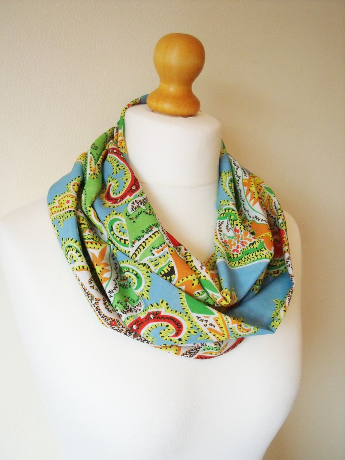 Seidig Weicher Schal in Wunderschönen Grün Oder Gelb Paisley Design Infinity Gerade Atemberaubende Handarbeit Perfektes Geschenk Für Ihr von SewKura