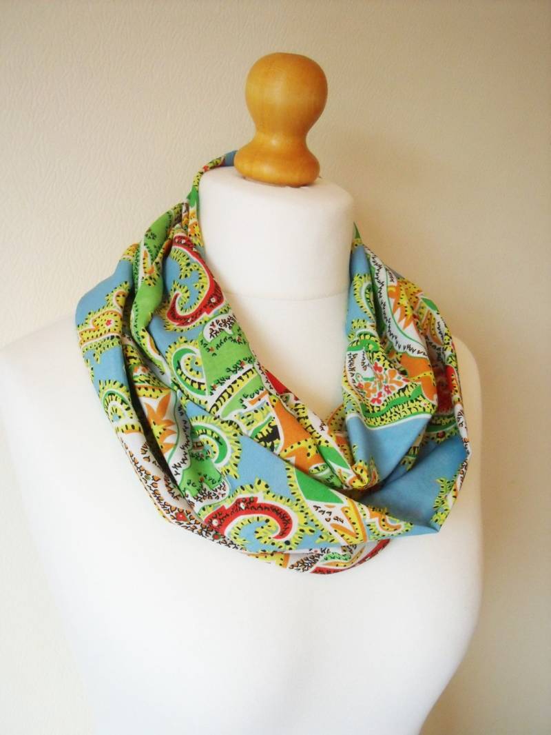 Seidig Weicher Schal in Wunderschönen Grün Oder Gelb Paisley Design Infinity Gerade Atemberaubende Handarbeit Perfektes Geschenk Für Ihr von SewKura