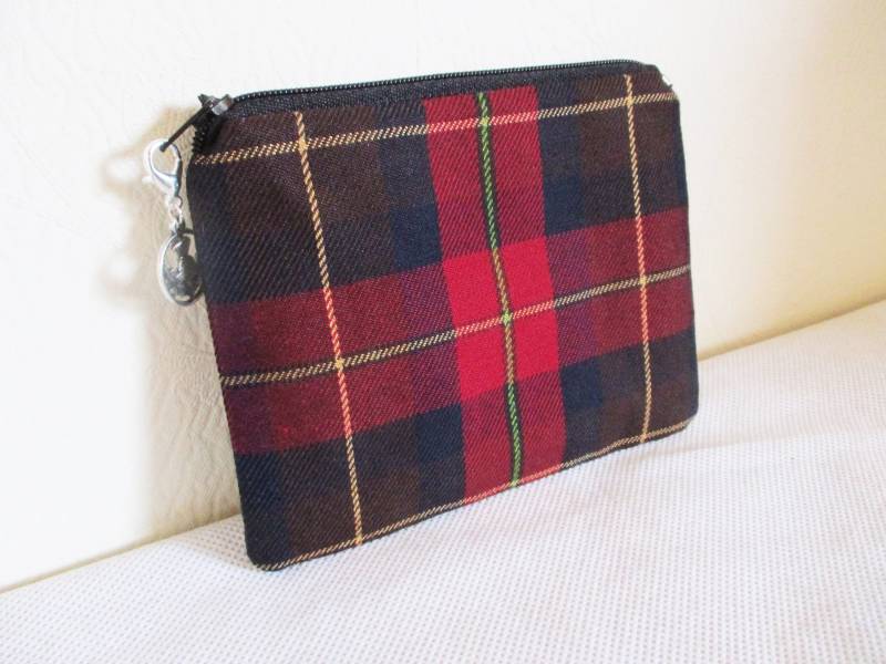 Tartan Geldbörse/Tartan-Beutel Burgund, Braun, Schwarz, Gold Karo, Handgefertigt in Schottland Mit Distel-Charm Reißverschluss von SewKura