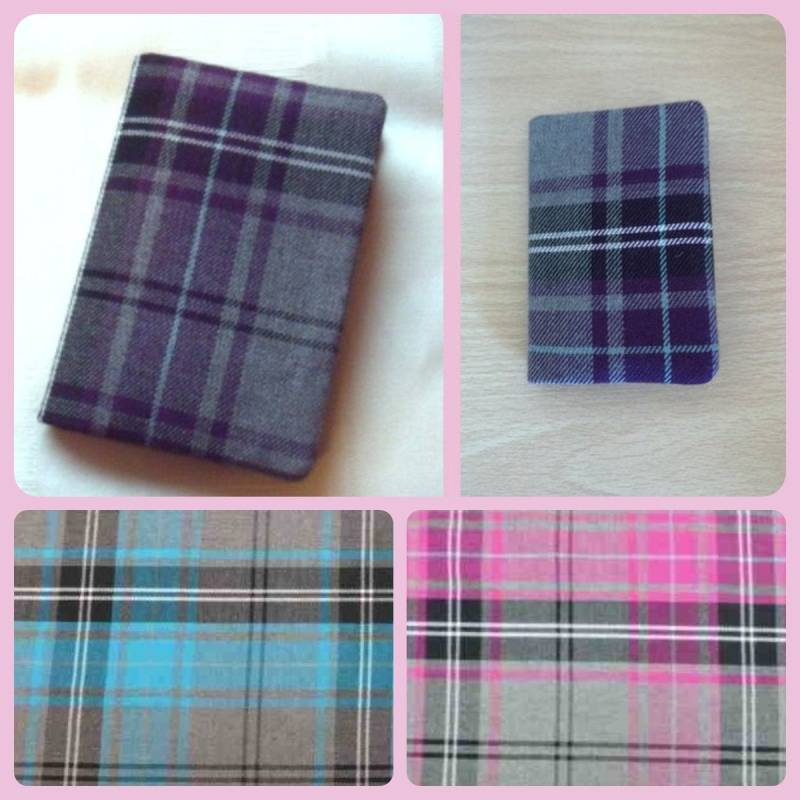 Tartan Passport Cover Oder Auch Kartenhalter in Lila Rosa Blau Mit Grau Und Schwarz Polyviscose Plaid/stoff - Handmade Scotland von SewKura