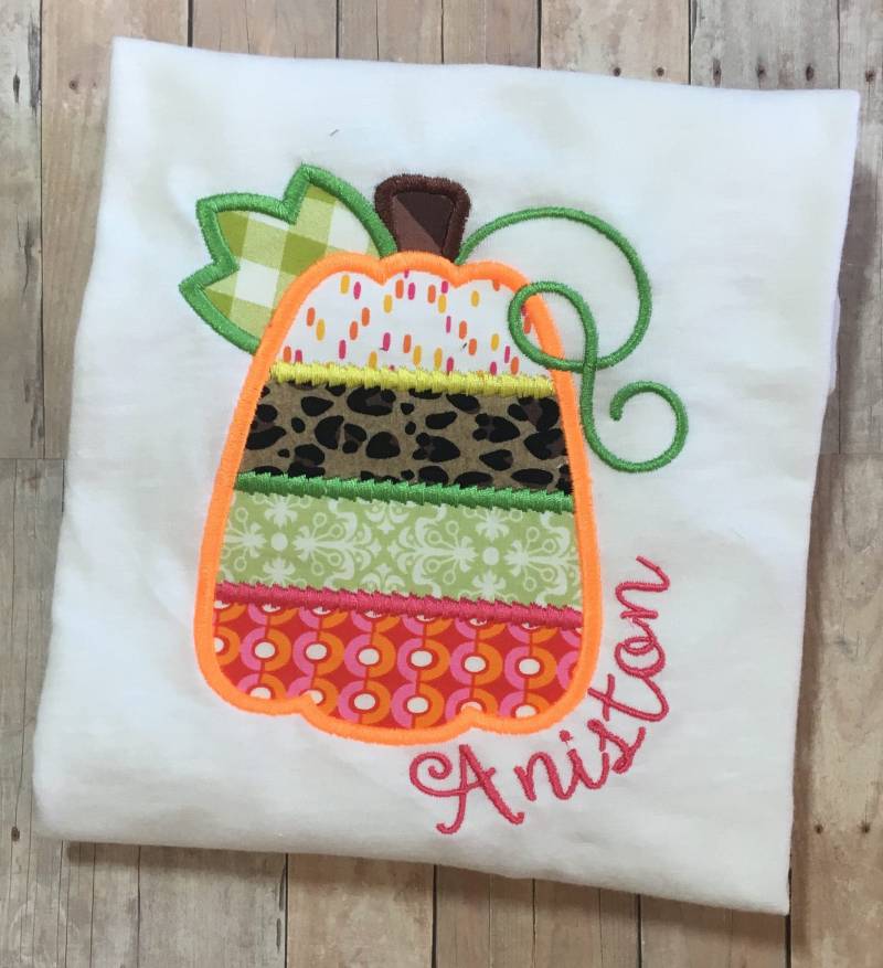 Personalisiertes Kürbis Shirt Oder One Piece Body von SewMags