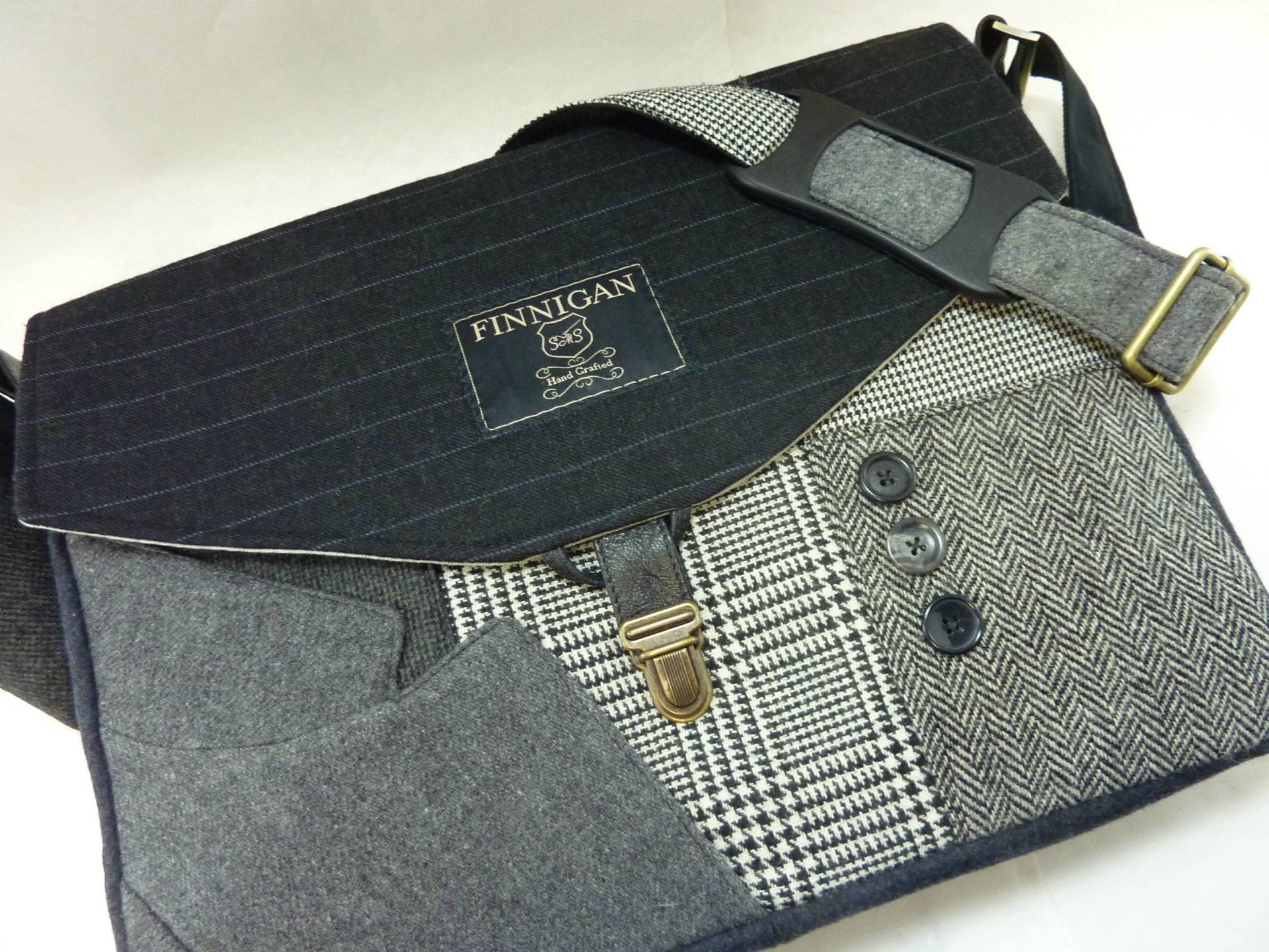 Damen Umhängetasche Herren Canvas Leder Wolle Laptoptasche Upcycled von SewMuchStyle