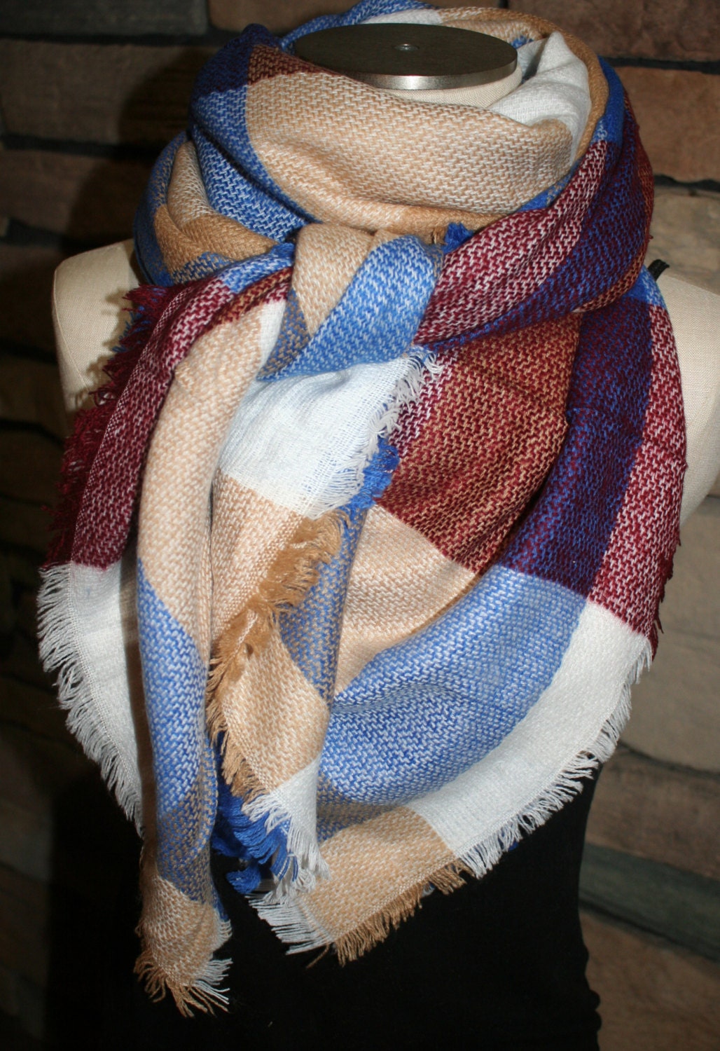 Karierte Tartan Decke Schal Royal Blue Und Maroon Plaid Schals Zara Stil Karierten Blogger Favorite-Monogramm Avail-Womans Zubehör Karierte Tartan Decke Schal Royal Blue Und Maroon Plaid Schals Zara Stil Karierten Blogger Favorite-Monogramm Avail-Womans Zubehör von SewPriorAttireMitten