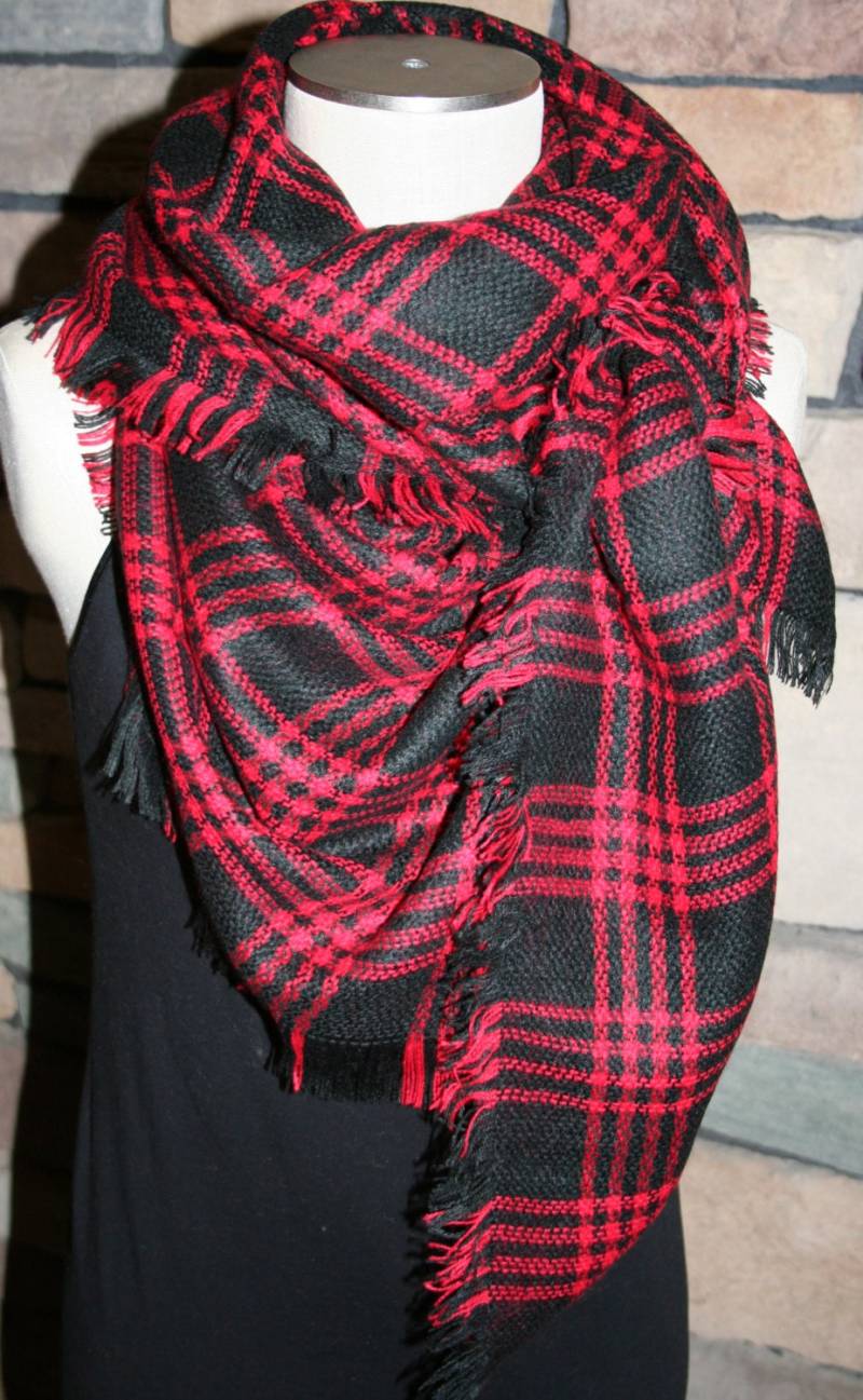 Kariertes Tartan Decke Schal Rot Schwarz Karierter Weihnachtsgeschenk Schals Zara Style Bloggers Lieblings-Sale-Monogramming Avail Kariertes Tartan Decke Schal Rot Schwarz Karierter Weihnachtsgeschenk Schals Zara Style Bloggers Lieblings-Sale-Monogramming Avail von SewPriorAttireMitten
