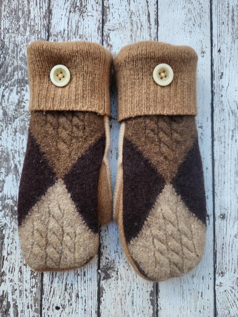 Upcycled Handmade Brown Und Tan Argyle Wolle Handschuhe Fleece Gefüttert Aus Recycelten Pullover Winter Accessoires von SewPriorAttireMitten