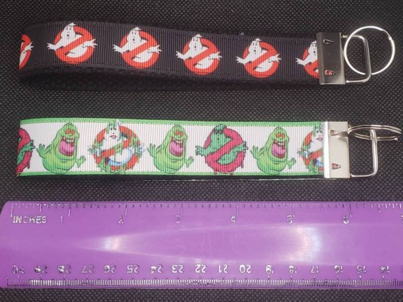Handgefertigt, Fandom, Ghostbusters, Slimer, Bill Murray, Schlüsselanhänger, Armband, Schlüsselband, Geschenke Für Sie, Ihn Handgefertigt, Fandom, Ghostbusters, Slimer, Bill Murray, Schlüsselanhänger, Armband, Schlüsselband, Geschenke Für Sie, Ihn von SewSciFiandBeyond