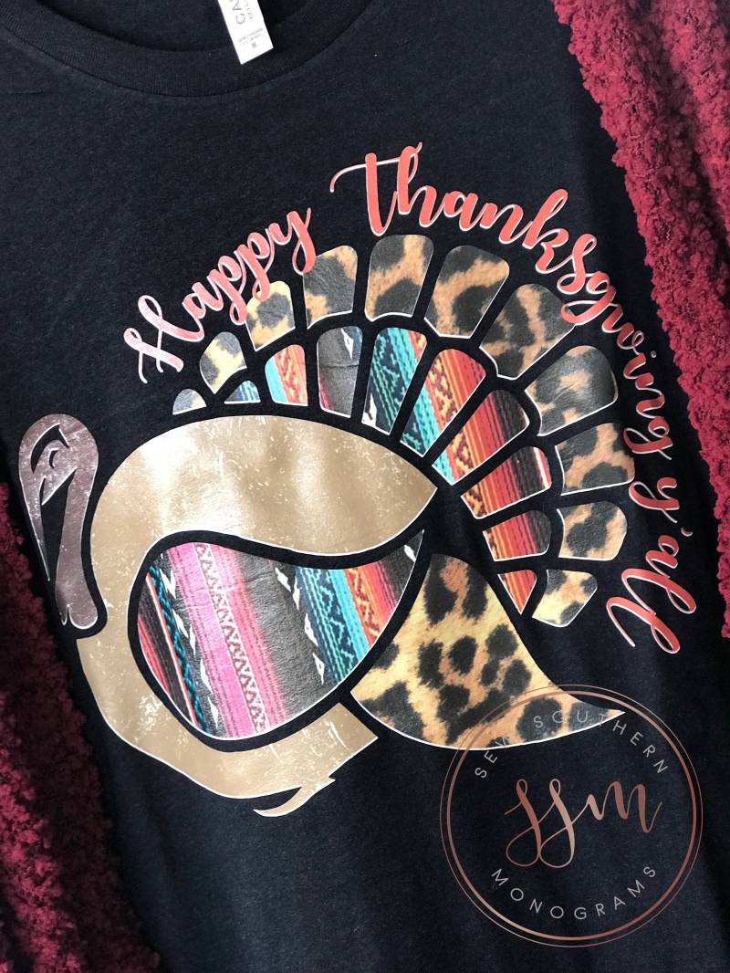 Glücklich Thanksgiving Cheetah Sarape Türkei-Unisex T-Shirt Glücklich Thanksgiving Cheetah Sarape Türkei-Unisex T-Shirt von SewSouthernbyJT