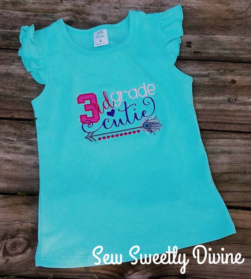 Schulanfang Shirt, Alter 1.2.3.4.5 Klasse Pfeil Mädchen 1.2 von SewSweetlyDivine