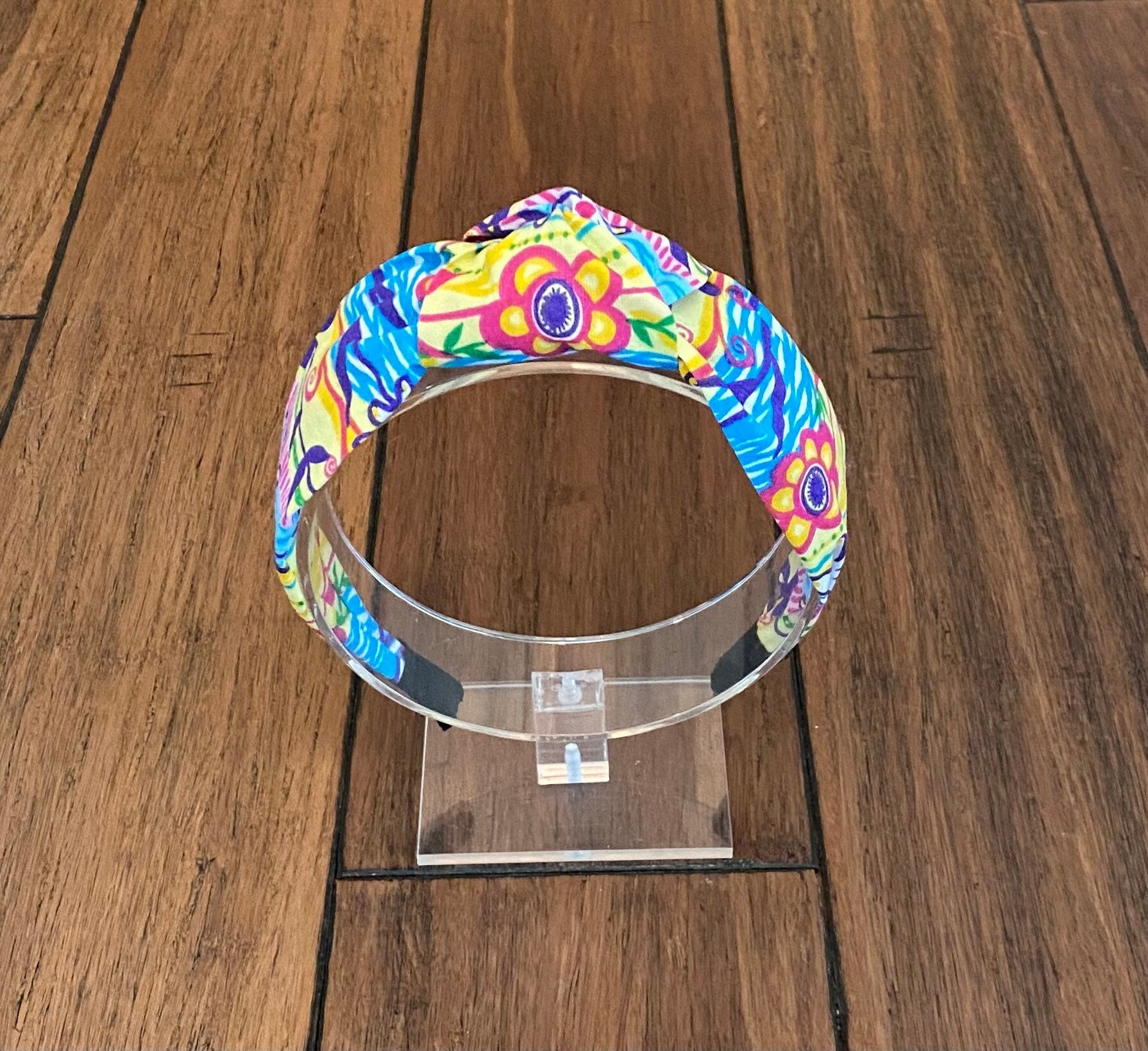 Frühlingsblumen Top Knot Bandana Stirnband Frühlingsblumen Top Knot Bandana Stirnband von SewTimeByTraci