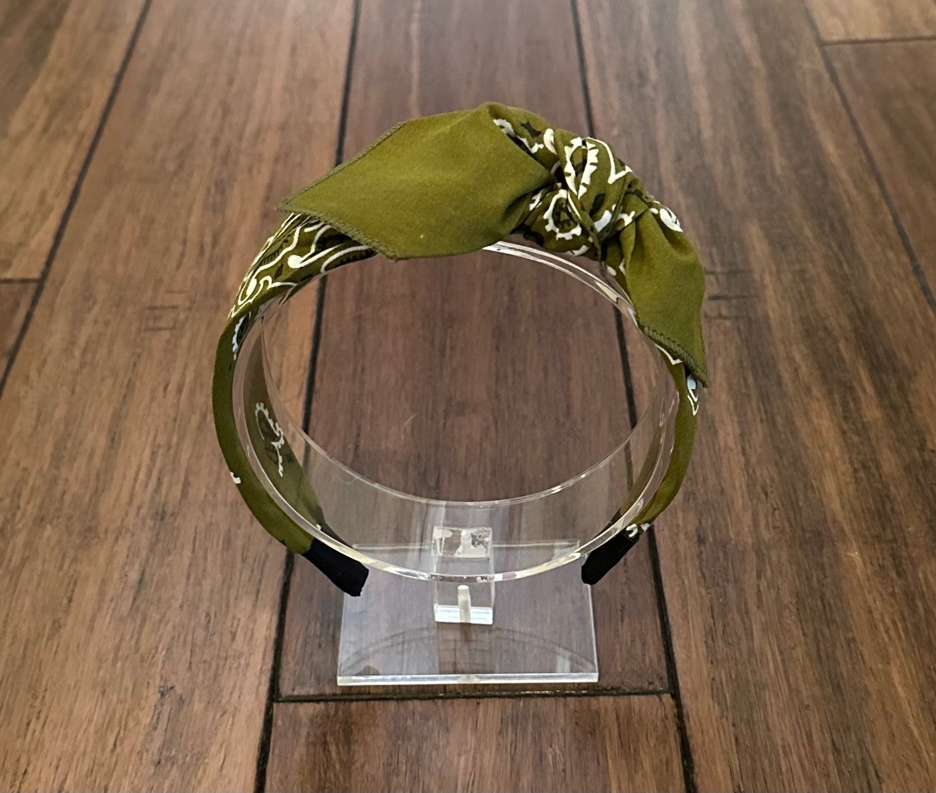 Olive Bandana Knoten Krawatte Stirnband Olive Bandana Knoten Krawatte Stirnband von SewTimeByTraci