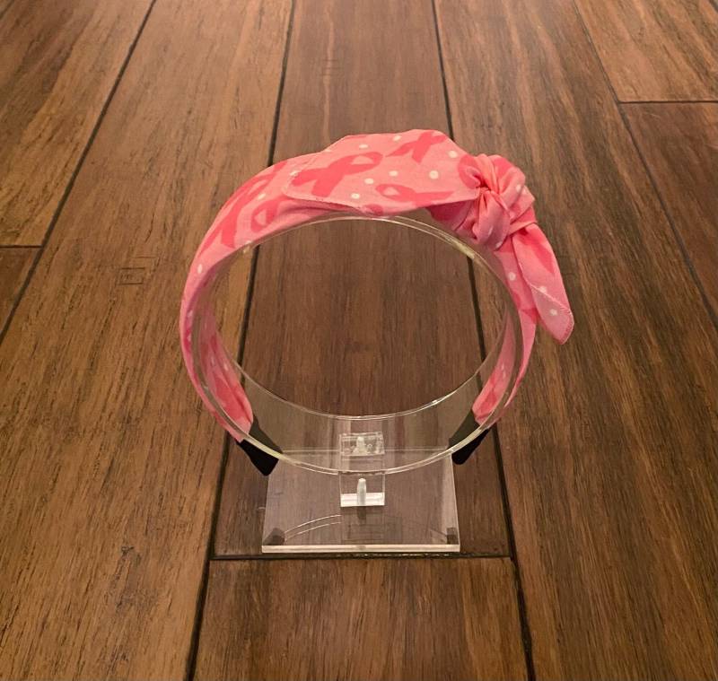 Pink Ribbon Knoten Krawatte Stirnband Pink Ribbon Knoten Krawatte Stirnband von SewTimeByTraci