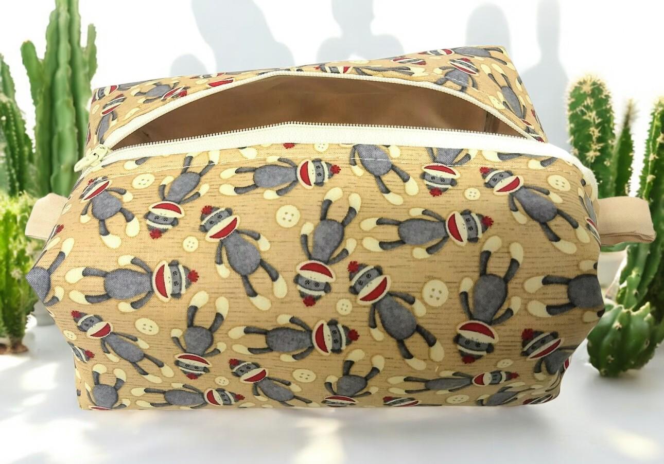 Kosmetiktasche, Rechteckige Box Bag in Einem Sock Monkey Stoff Kosmetiktasche, Rechteckige Box Bag in Einem Sock Monkey Stoff von SewUsefulStudios