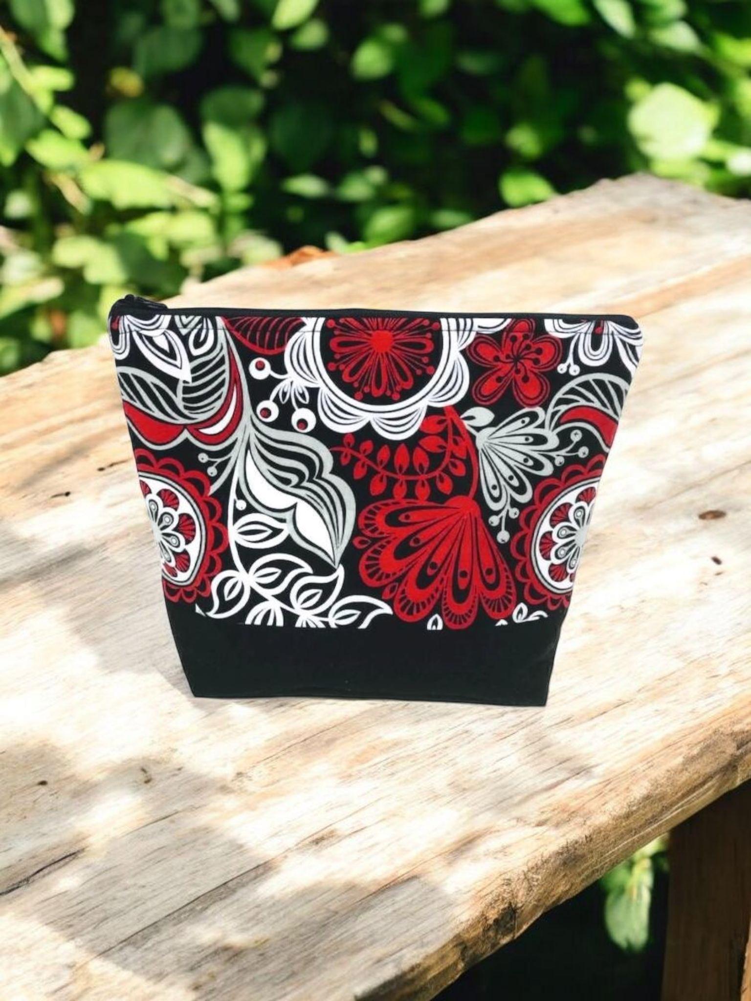 Kosmetiktasche, Schminktasche, Kulturtasche, Reisetasche, Beutel Mit Reißverschluss, Gepäcktasche Rote Und Schwarze Abstrakte Blume Kosmetiktasche, Schminktasche, Kulturtasche, Reisetasche, Beutel Mit Reißverschluss, Gepäcktasche Rote Und Schwarze Abstrakte Blume von SewUsefulStudios