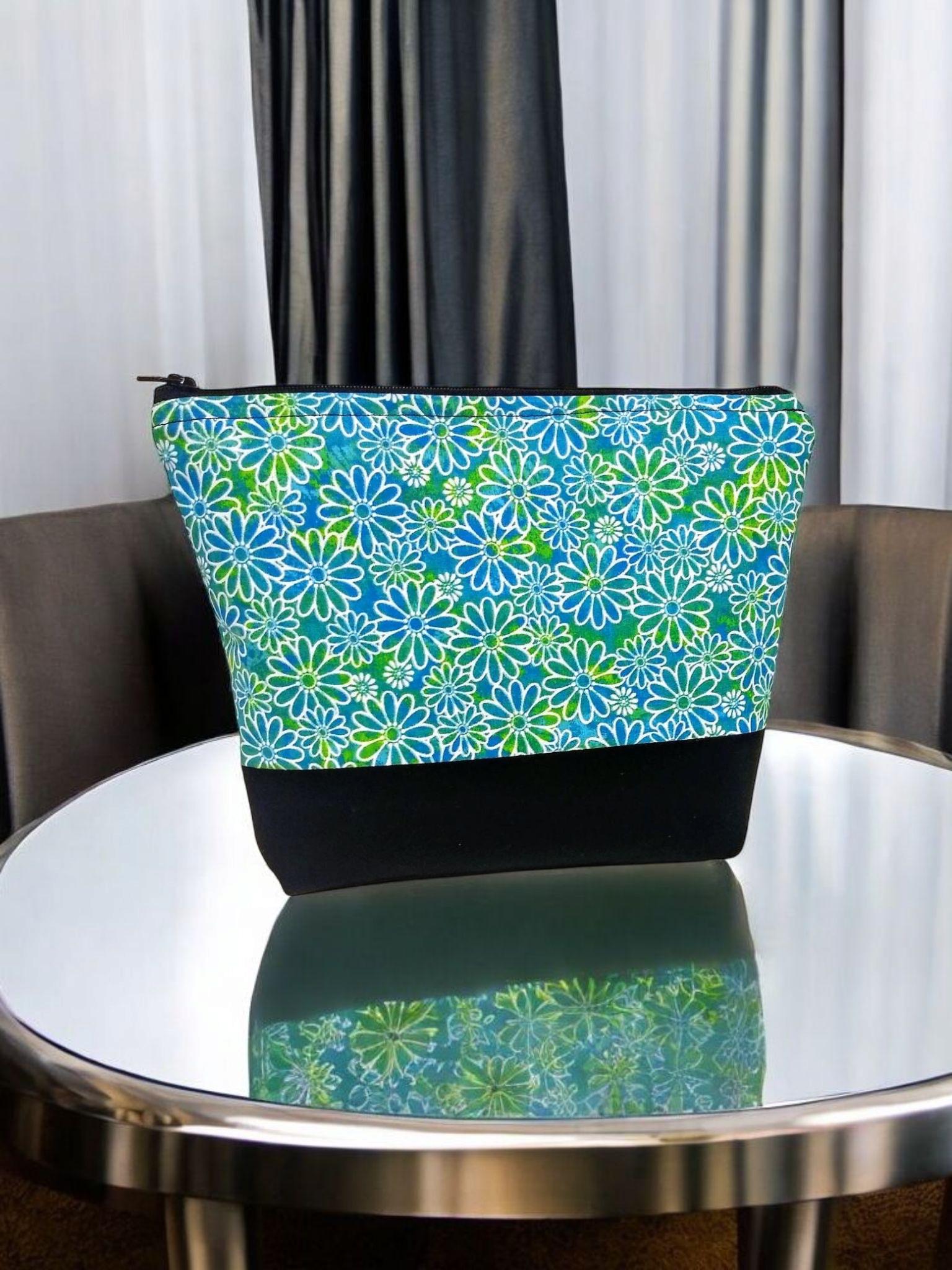 Kosmetiktasche, Schminktasche, Reisetasche Grün Und Blau Blumen Mit Reißverschluss Kosmetik, Make Up Kosmetiktasche, Schminktasche, Reisetasche Grün Und Blau Blumen Mit Reißverschluss Kosmetik, Make Up von SewUsefulStudios
