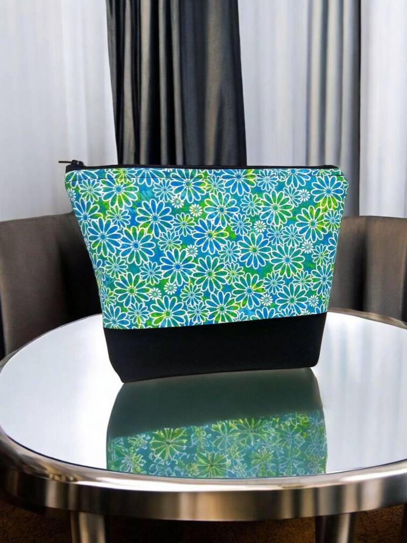 Kosmetiktasche, Schminktasche, Reisetasche Grün Und Blau Blumen Mit Reißverschluss Kosmetik, Make Up von SewUsefulStudios
