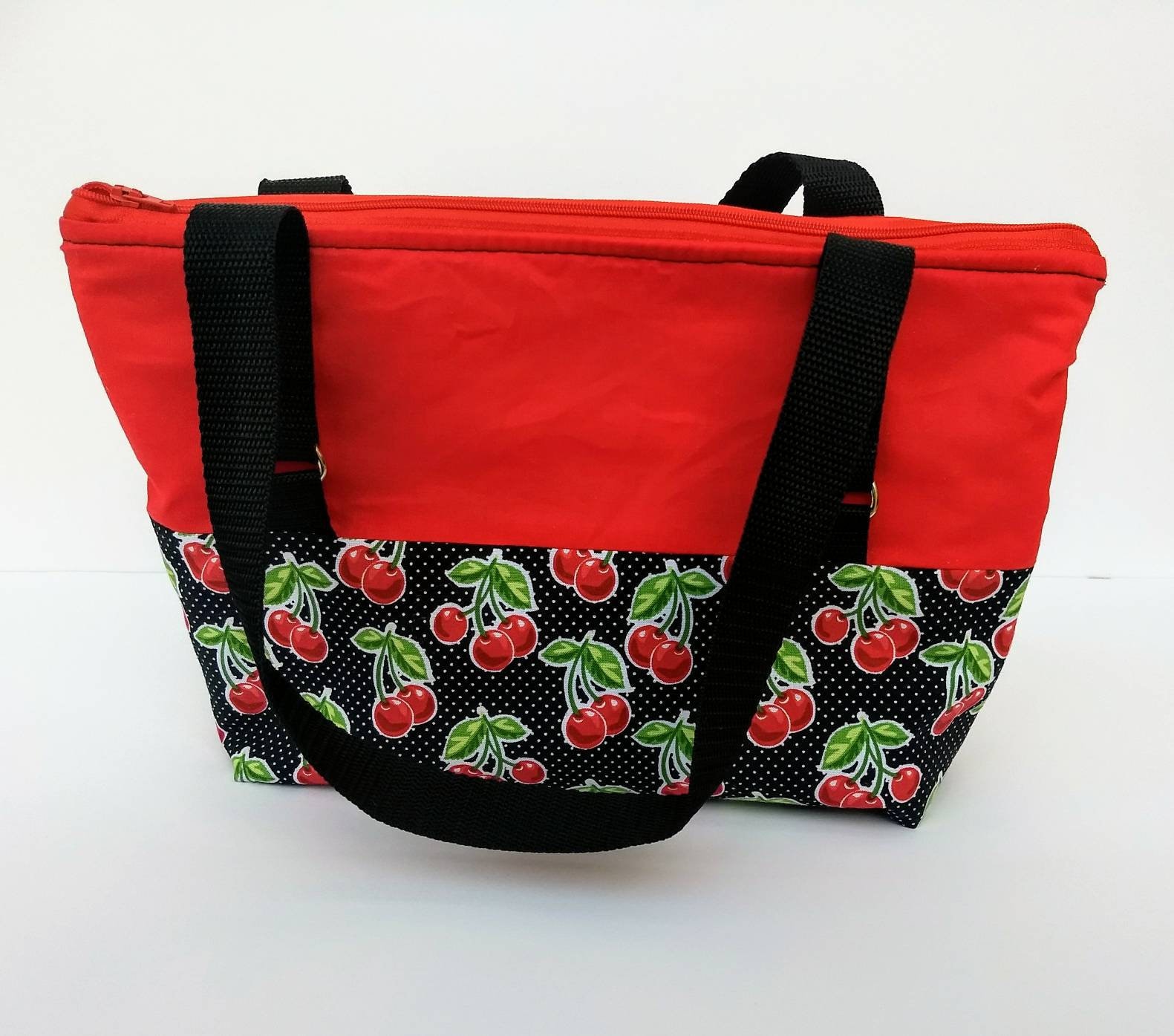 Red Cherry Gefütterte, Isolierte Reißverschlusstasche Oder Sack Mit Riemen Red Cherry Gefütterte, Isolierte Reißverschlusstasche Oder Sack Mit Riemen von SewUsefulStudios