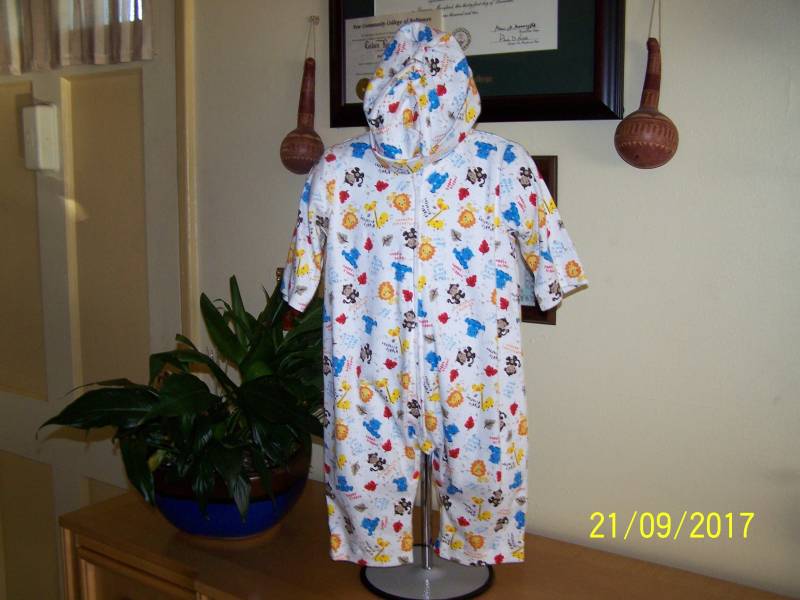 strampler Mit Mütze 16 - 18 Pfund | Lil Zoo Friends Print 100% Baumwolle von SewYarn