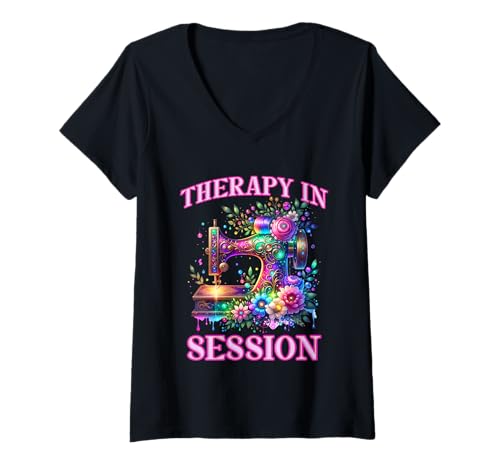 Damen Nähtherapie in Sitzung Blumenmuster T-Shirt mit V-Ausschnitt Damen Nähtherapie in Sitzung Blumenmuster T-Shirt mit V-Ausschnitt von Sewing Magic Creative Expression