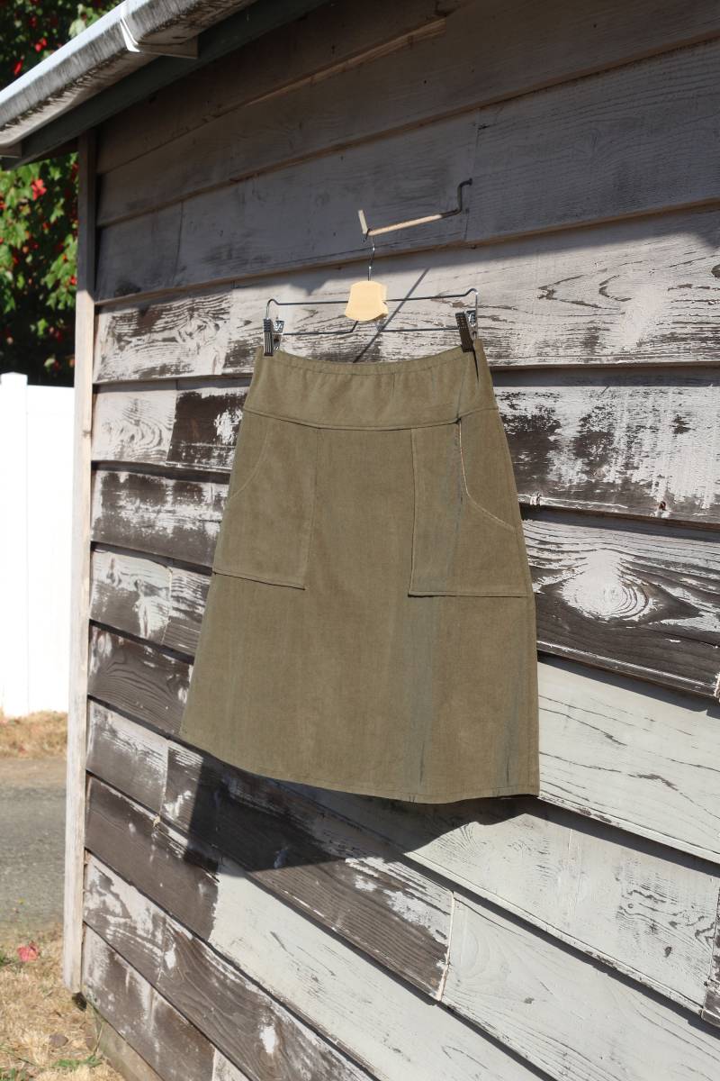 Olivgrüner Cordrock Mit Taschen Olivgrüner Cordrock Mit Taschen von SewingBySelena