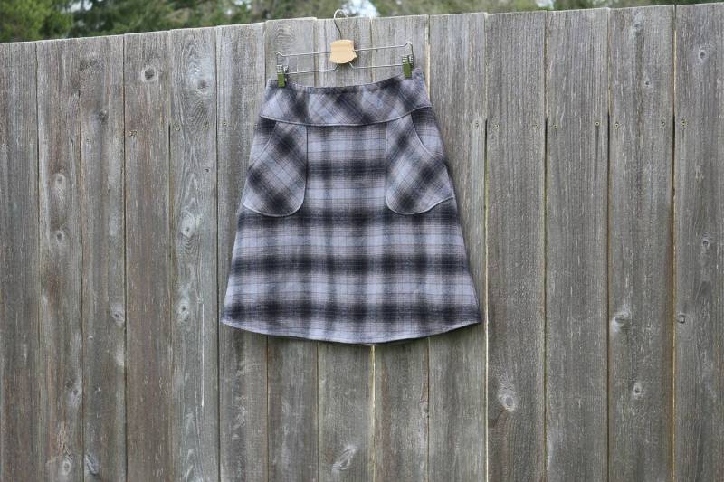 Karierter Flanell Rock Grau Schwarz A-Linie Mit Taschen Karierter Flanell Rock Grau Schwarz A-Linie Mit Taschen von SewingBySelena