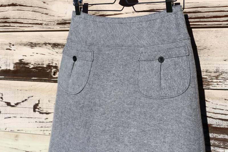 Grauer Flanellrock in A-Linie Mit Taschen, Maßgeschneidert von SewingBySelena