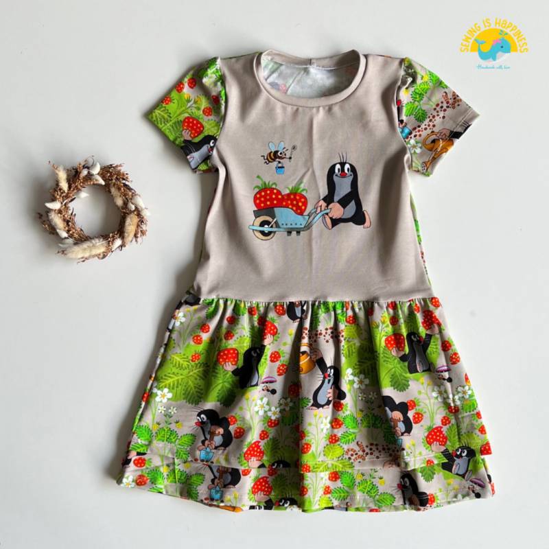 Der Kleine Maulwurf Kinder Kleidung Sommerkleid Für Baby Mädchen in Baumwolljersey Beige Im Erdbeerfeld | Ab Gr. 92 Bis 128 von SewingIsHappinessDE