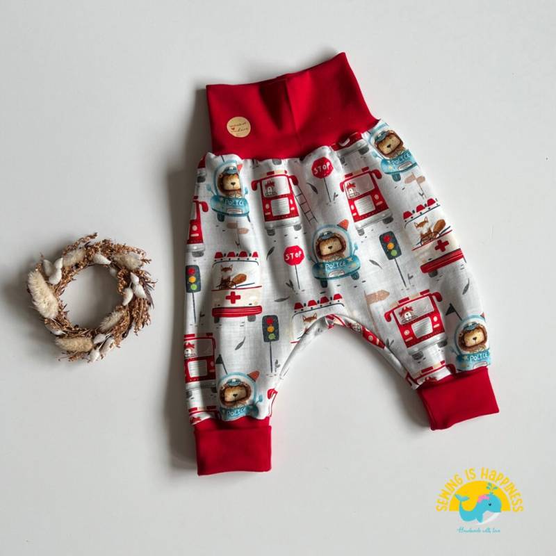 Feuerwehr Pumphose Baby Jungen Mädchen Mit Löwen Und Rotem Bündchen Aus French Terry | Ab Größe 50 Bis 104 von SewingIsHappinessDE