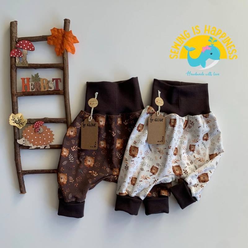 Pumphose Baby Jungen Mädchen Mit Bären | Mitwachsende Hose Unisex in Braun Und Weiß Baumwolljersey Ab Gr. 50 Bis Gr. 104 von SewingIsHappinessDE