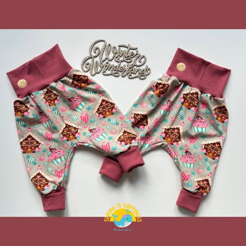Weihnachten Pumphose Baby Lebkuchen Aus Jersey | Für Mädchen Pink - Ab Gr. 50 Bis 104 Mit Pinkem Bündchen von SewingIsHappinessDE