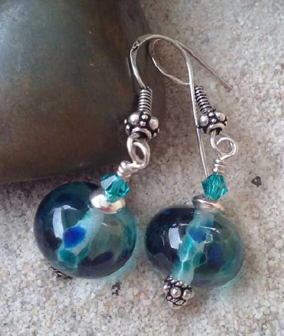 Blaue Lampwork Ohrringe Sterling Silber Französisch Drähte Swarovski Bali Perlen Spacer von SewingPretty4U