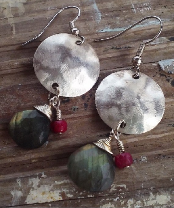 Labradorit Und Rubin Ohrringe Sterling Silber Scheiben Edelstein Labradorit Und Rubin Ohrringe Sterling Silber Scheiben Edelstein von SewingPretty4U