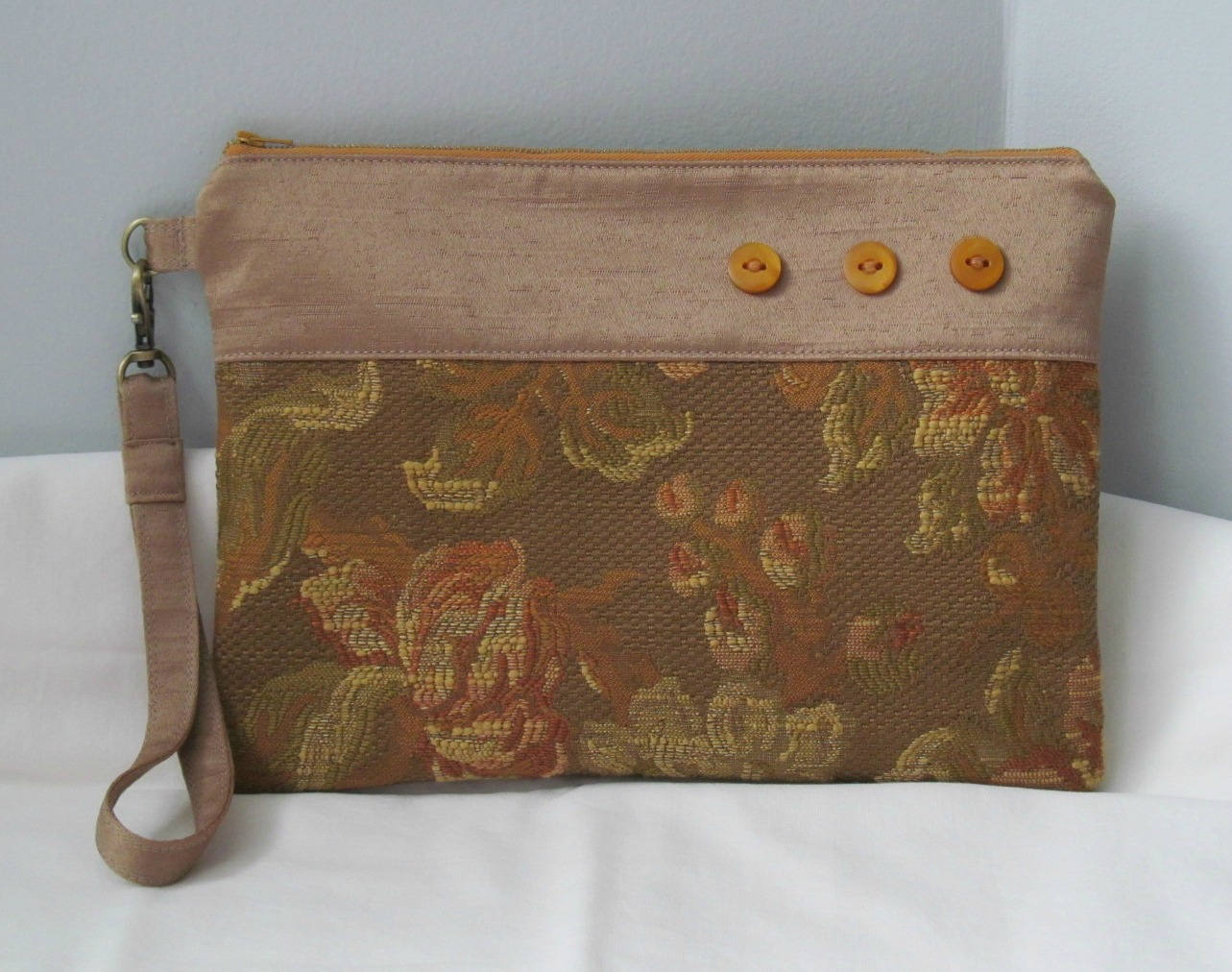 Goldenen Kupplung Armband - Golden Satin Und Jacquard Stoff Handtasche Handgemachte Abendtasche Anlass Stoffbeutel von SewlArtStudio