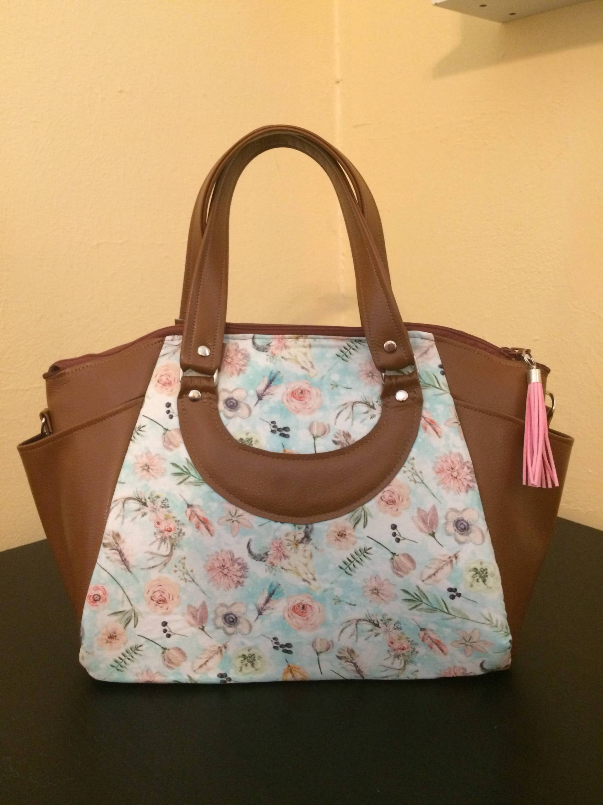 Blaue Blumen Und Schädel Annette Handtasche Mit Braunem Vinyl von Sewmanydeals