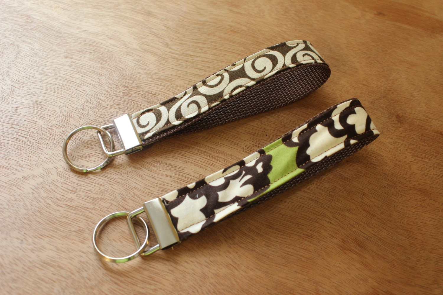 Braun Und Grün Mit Blumen/Windung Stoff Keychain/Schlüsselanhänger/Armband von Sewmanydeals