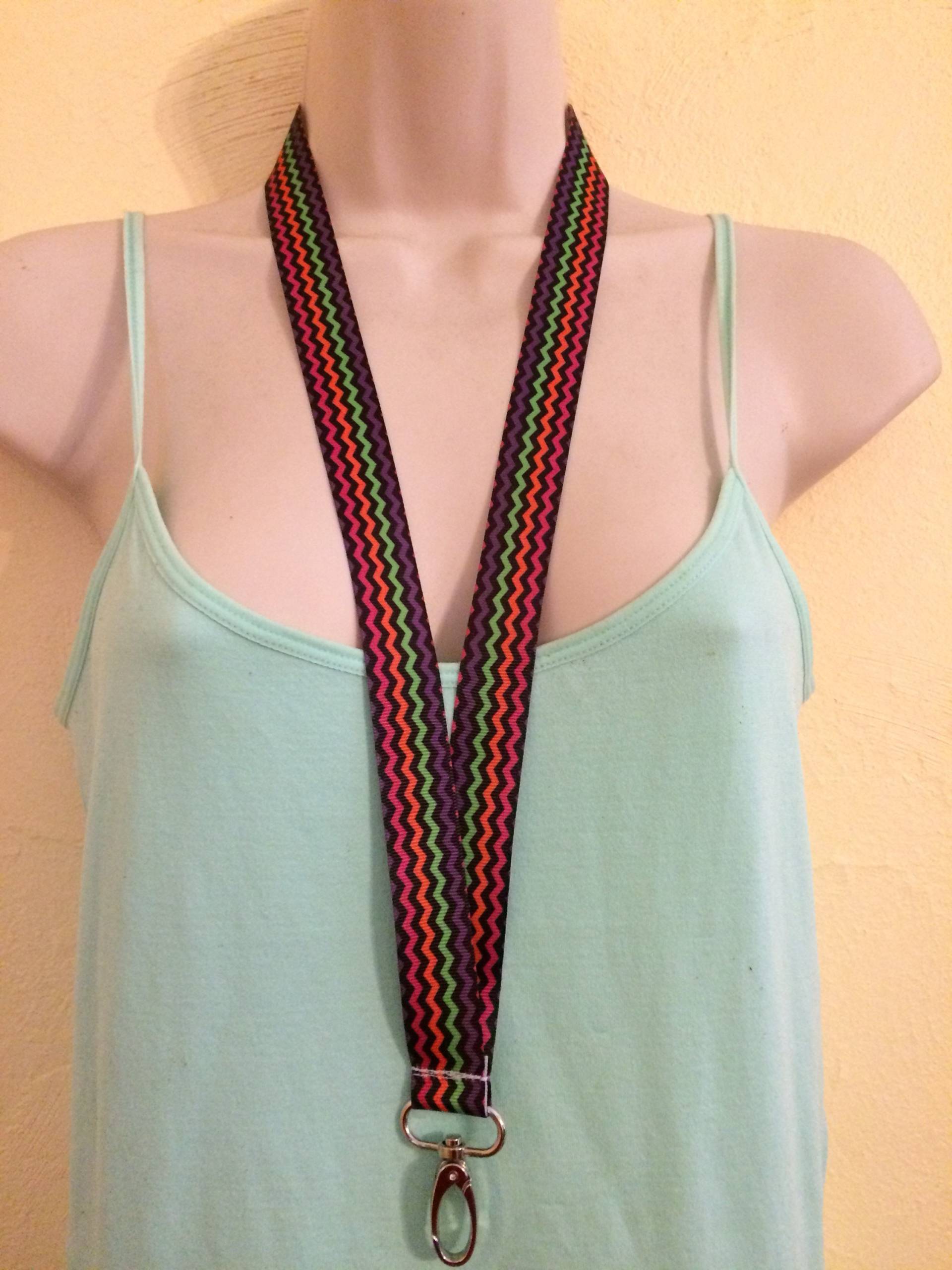 Mehrfarbige Chevron Band Schlüsselband/Ausweis/Halter von Sewmanydeals
